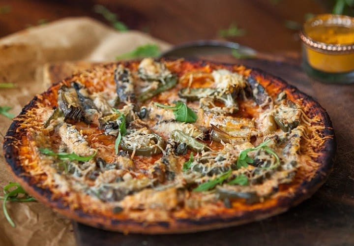 Italian pizza recipe with sardines and olives